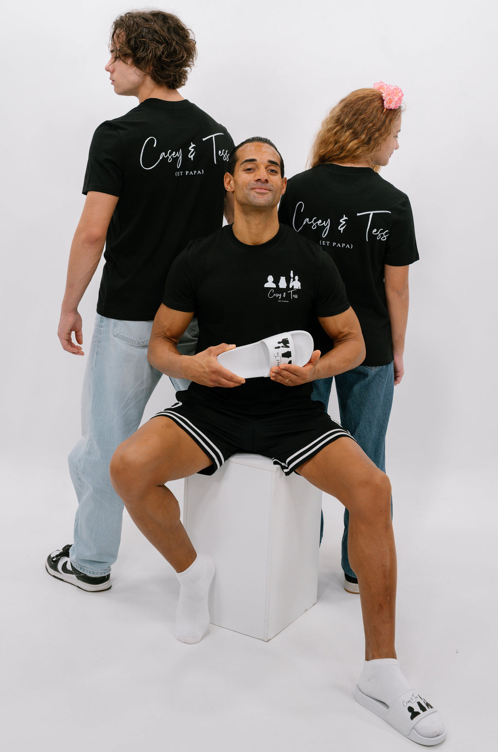 T-shirt officiel unisexe noir "Casey & Tess (et papa)"